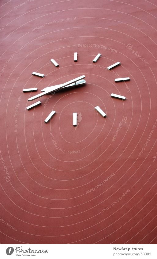 Zeit Wand rot Uhr abstrakt Eisen Kunst Uhrenzeiger Kreis Ziffern & Zahlen Perspektive