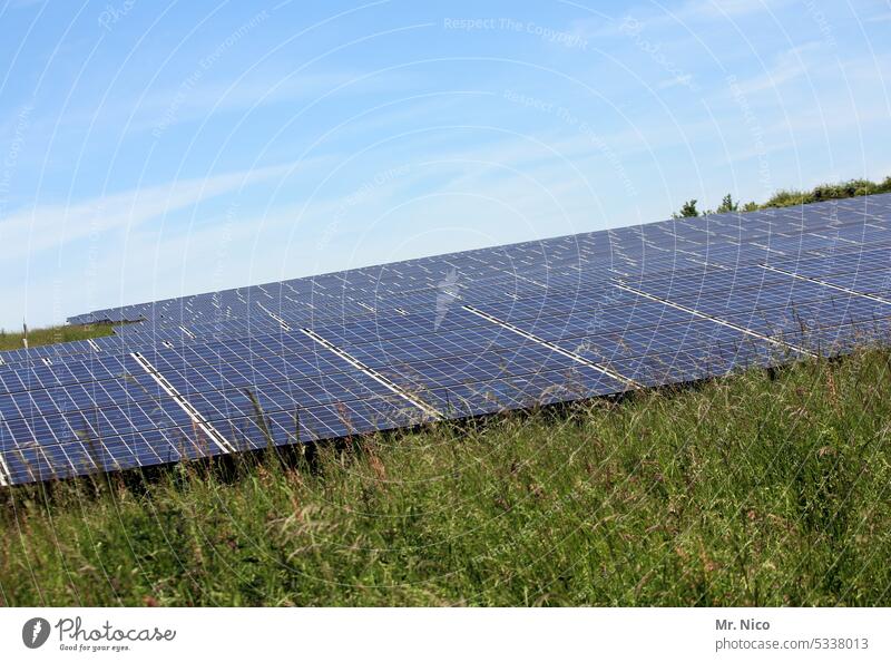 Solarenergie innovativ Himmel nachhaltig Innovation Ökologie Klimawandel erneuerbare Energie nachhaltige Ressourcen Stromquelle Solarzellen Solarkraftwerk