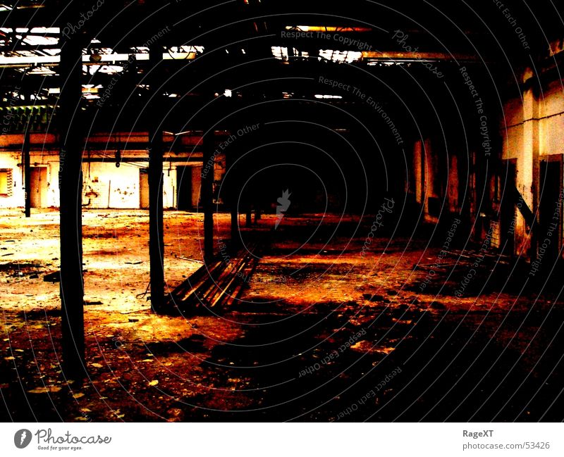 rusty hall dunkel kaputt Rost Lagerhalle industrial Industriefotografie dark dirt dirty dreckig alt