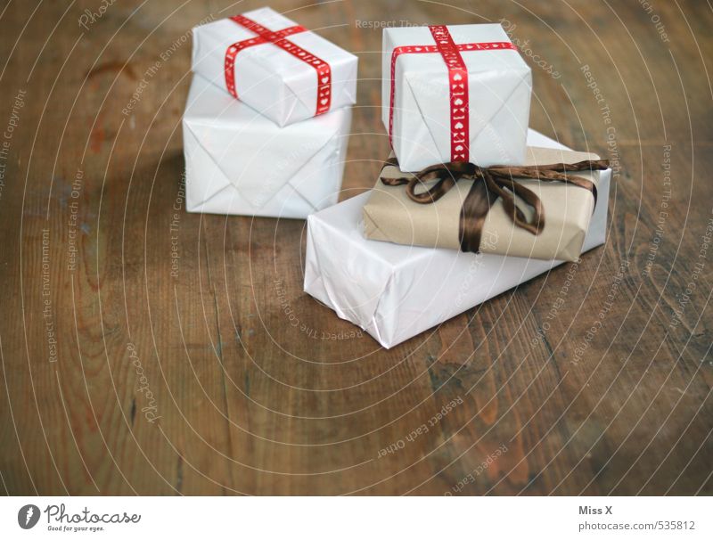 Bescherung kaufen Reichtum Feste & Feiern Weihnachten & Advent Hochzeit Geburtstag Verpackung Paket Streifen Gefühle Stimmung Vorfreude Geschenk schenken Holz