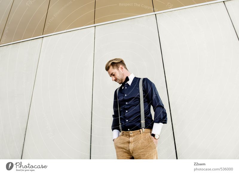 Mode, Mode, Mode Lifestyle elegant Stil maskulin Junger Mann Jugendliche 18-30 Jahre Erwachsene Stadt Haus Architektur Fassade Bekleidung Hemd Hosenträger