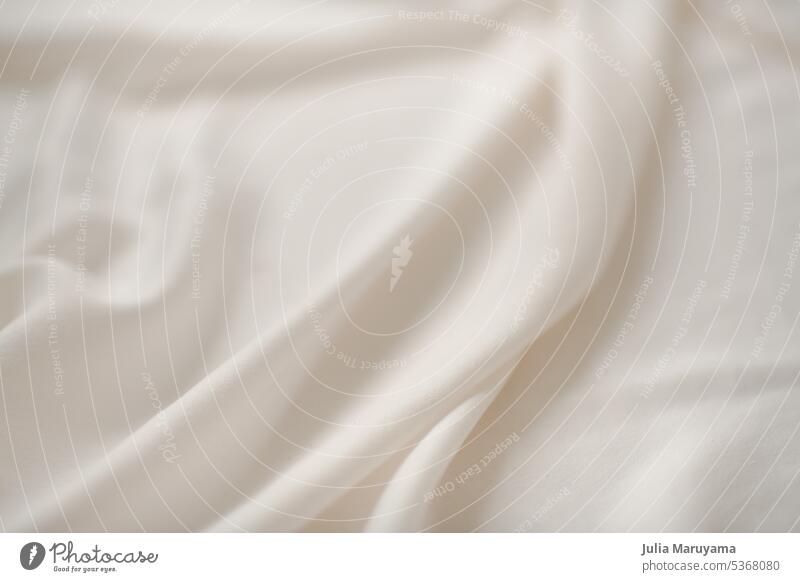 Weißes oder elfenbeinfarbenes Seidenlaken Baumwolle Hintergrund vereinzelt Schot Gewebe weich Textur texturiert Muster seidig sanft entspannend Elfenbein weiß