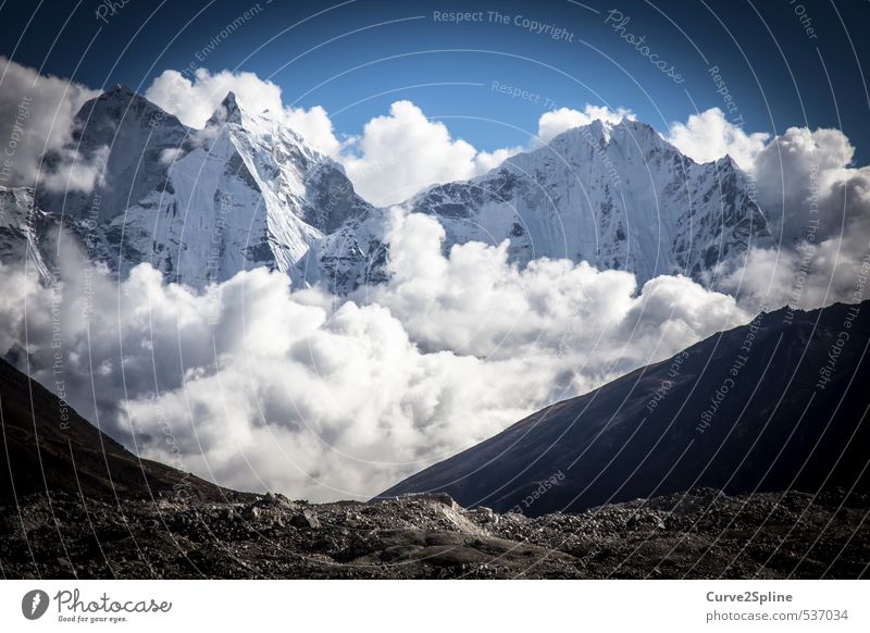 Ein Stück vom Himmel Natur Wolken Berge u. Gebirge Gipfel Schneebedeckte Gipfel Abenteuer Nepal Himalaya Mondlandschaft weiß Nebel massiv beeindruckend enorm