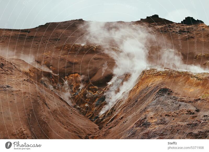 Geothermalgebiet und Vulkanlandschaft Námafjall auf Island Nordisland geothermal Ausflugsziel Islandreise Namafjall Namasgard Namaskard Hverir Námaskarð