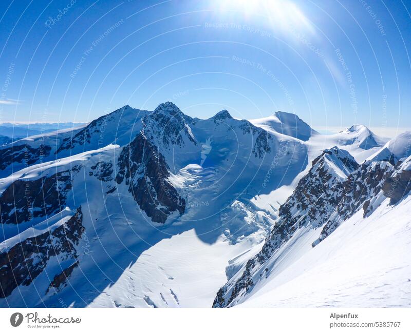 Monte Rosa Berge u. Gebirge Alpen Gipfel Farbfoto 4000er Panorama (Aussicht) Schneebedeckte Gipfel Außenaufnahme Schönes Wetter Gletscher Felsen Kraft Abenteuer