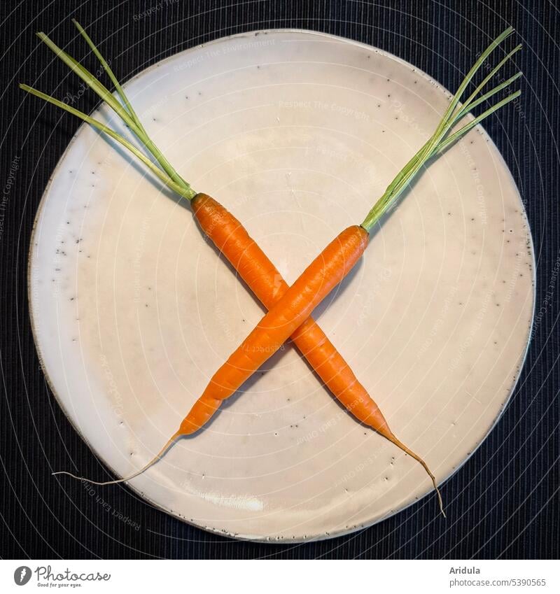 Kalorienarm | X Karotten Gemüse Essen Teller Möhren Straight Edge kalorienarm Vegetarische Ernährung vegan Gesunde Ernährung gesund Bioprodukte frisch