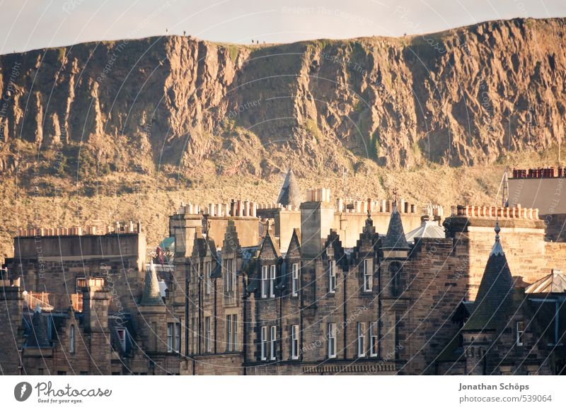 Edinburgh X Schottland Großbritannien Stadt Hauptstadt Altstadt Skyline bevölkert Haus Bauwerk Gebäude Architektur Dach Schornstein Englisch alt historisch