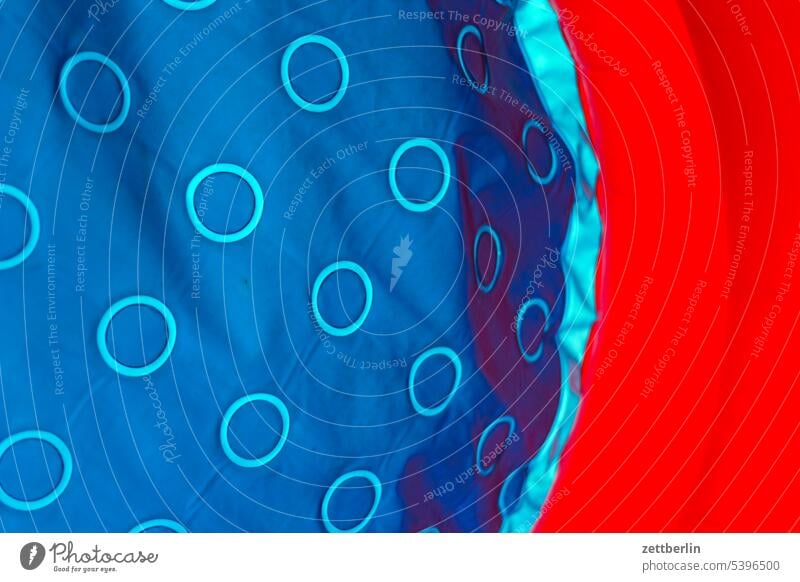 Planschbecken (leer) aufgeblasen erfrischung erholung ferien hitze hitzewelle hochsommer planschbecken schwimmen schwimmring urlaub wasser wasserbecken zuhause