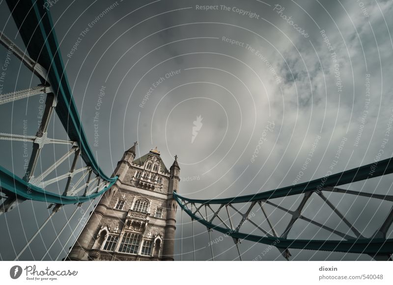 Tower Bridge -2- Ferien & Urlaub & Reisen Tourismus Sightseeing Städtereise Himmel Wolken Gewitterwolken Sonnenlicht Wetter schlechtes Wetter London England
