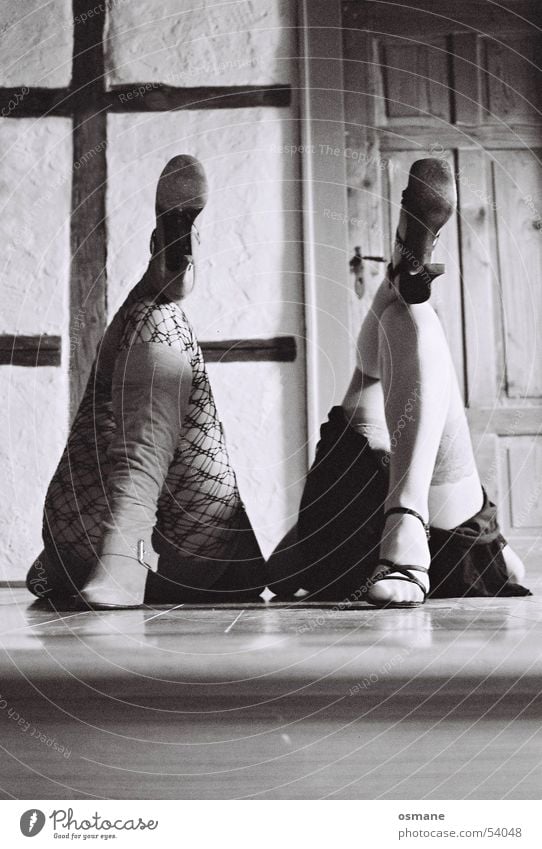 von hinten! Frau Strümpfe Strapse Damenschuhe Stiefel Fachwerkfassade Sandale Bodenbelag Beine pömps Tür Fuß Netz