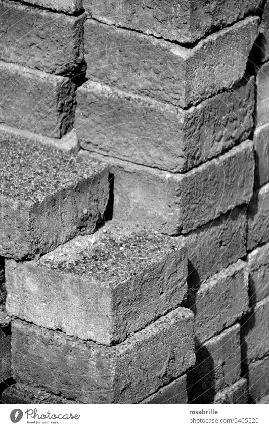 gestapelte Pflastersteine Stapel Straßenpflaster Haufen Mauer Wand Turm aufgetürmt Struktur hart kalt Material Strukturen & Formen fest stabil Stein Steine