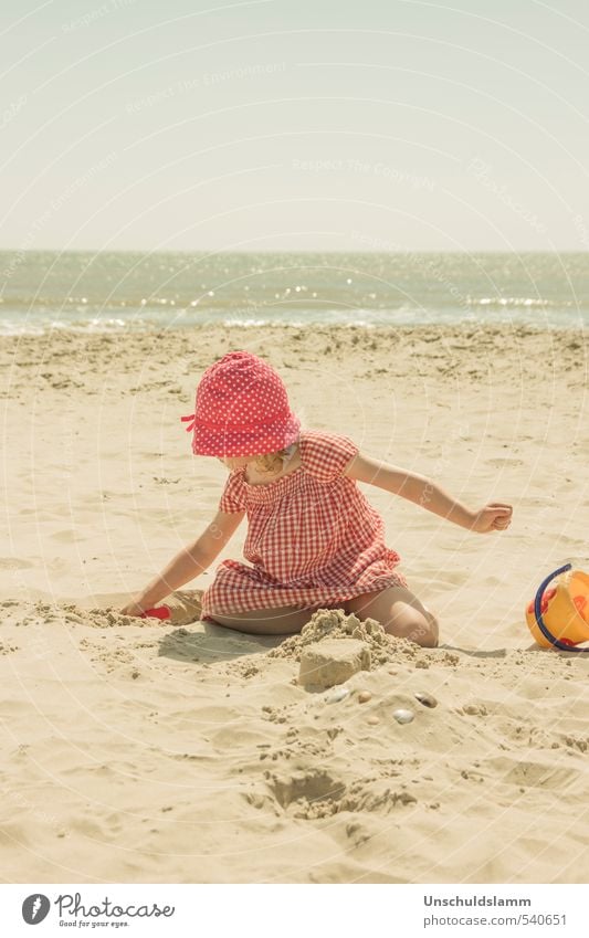 Sanfte Brise Lifestyle Freude Glück Spielen Ferien & Urlaub & Reisen Tourismus Sommer Sommerurlaub Strand Meer Mädchen Kindheit Leben 1 Mensch 3-8 Jahre