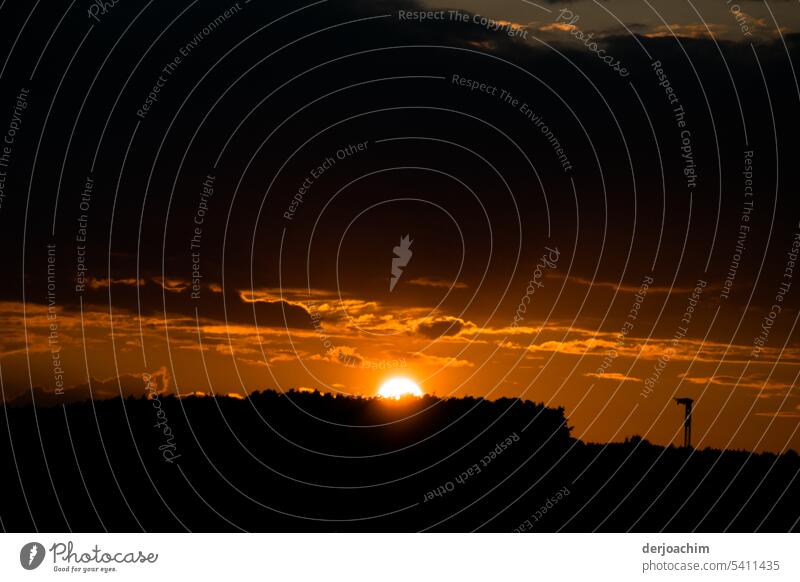 Gleich kommt die Nacht Sonnenuntergang am Abend Menschenleer Außenaufnahme Himmel Farbfoto Sonnenlicht Schönes Wetter Horizont Lichterscheinung Wolken Sommer