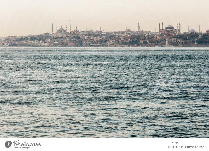 Skyline Istanbul Türkei Bosporus Stadt Moschee Minarett Religion & Glaube Architektur Gebäude Himmel Politik & Staat Islam Tourismus Städtereise Ferne