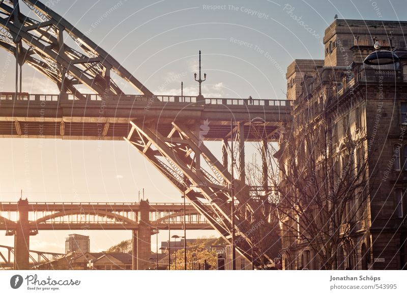 Newcastle upon Tyne III Großbritannien England Stadt Lebensfreude ästhetisch Brücke Brückenkonstruktion Stahlbrücke Fluss Sonnenlicht Sonnenstrahlen verträumt
