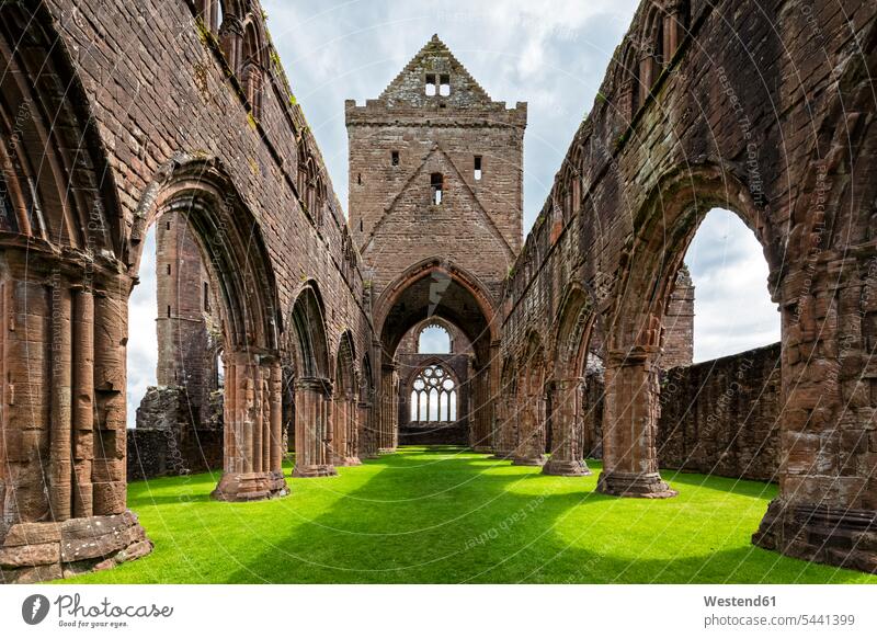 Vereinigtes Königreich, Schottland, Dumfries and Galloway, Sweetheart Abbey steinern Säule Säulen Saeulen Niemand Zisterzienserkloster Zisterzienserstift Reise