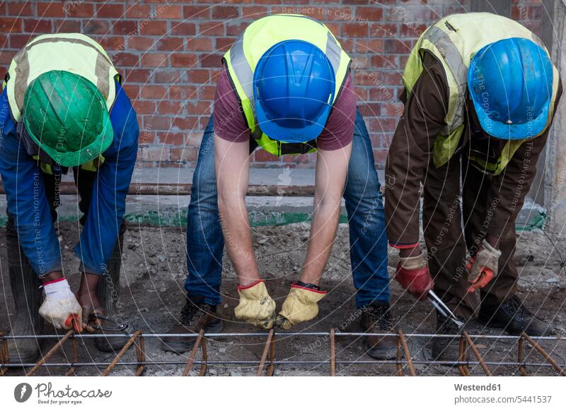 Bauarbeiter bei einer Kaffeepause auf der Baustelle - ein lizenzfreies  Stock Foto von Photocase