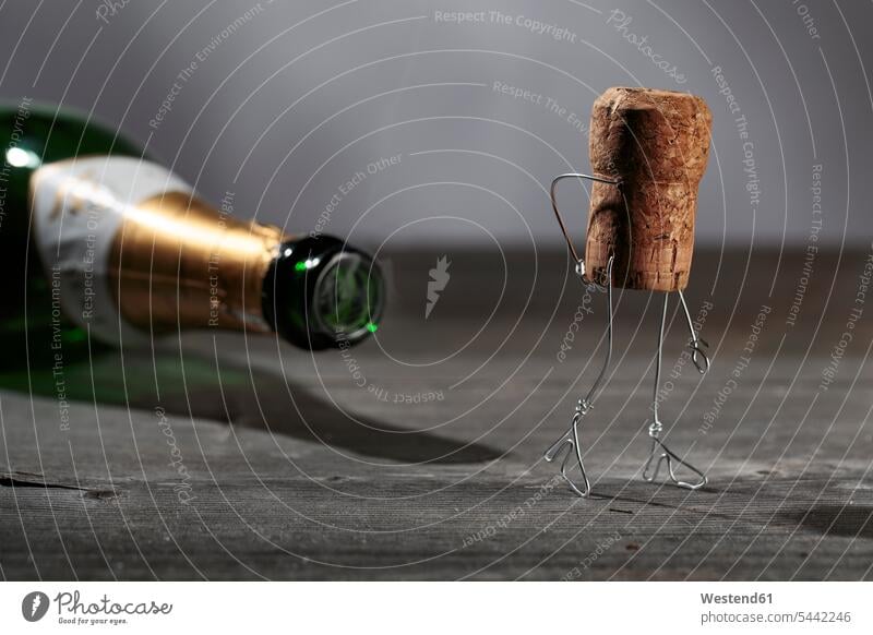 Champagner-Kork-Puppe lustig witzig Männchen Maennchen Humor humorvoll spaßig Spaß Spass Späße spassig Spässe Flaschenhals Flaschenhälse Flaschenhaelse hölzern