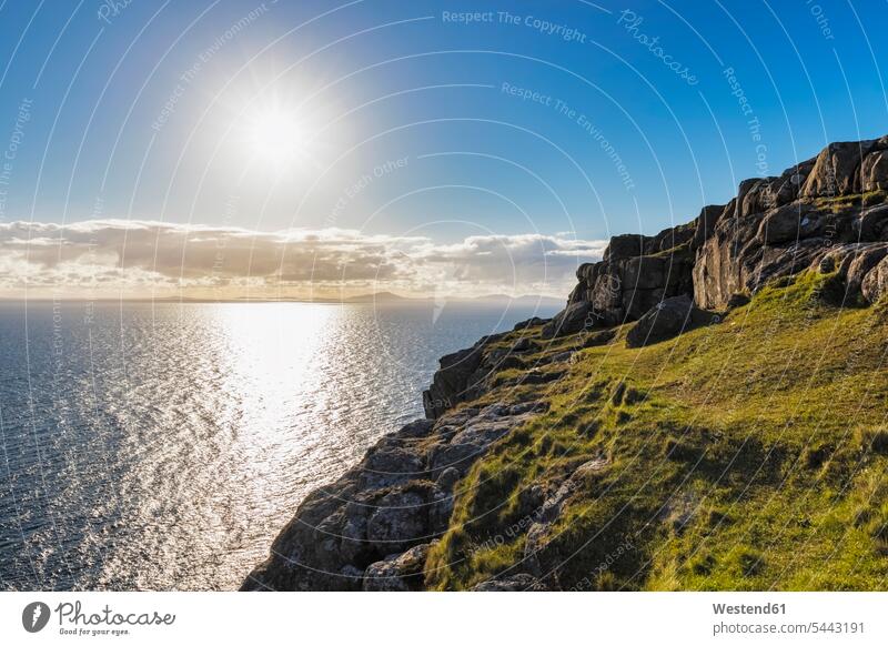 Großbritannien, Schottland, Innere Hebriden, Isle of Skye, Neist Point Küste Küstenlandschaft Gegenlicht Gegenlichtaufnahme Gegenlichtaufnahmen Außenaufnahme