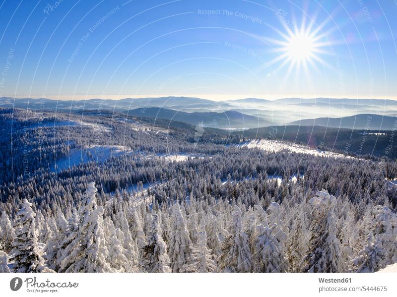 Deutschland, Bayern, Bayerischer Wald im Winter, Blick vom Grossen Arber nach Südwesten Schönheit der Natur Schoenheit der Natur Linsenreflexion Blendenflecken