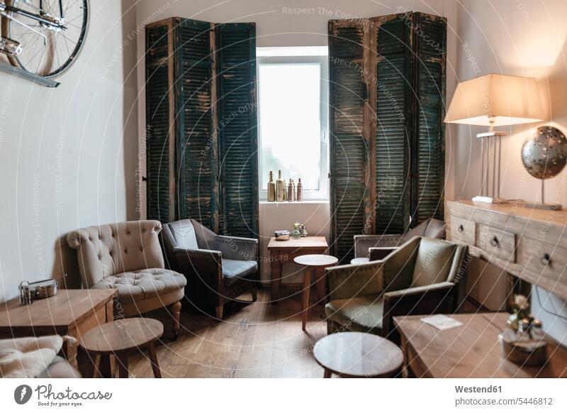 Interieur eines Cafés Raumgestaltung Innenarchitektur Innendesign Deutschland bequem Komfortabel Gemütlich Bequem Inneneinrichtung Innenausstattung Möbel