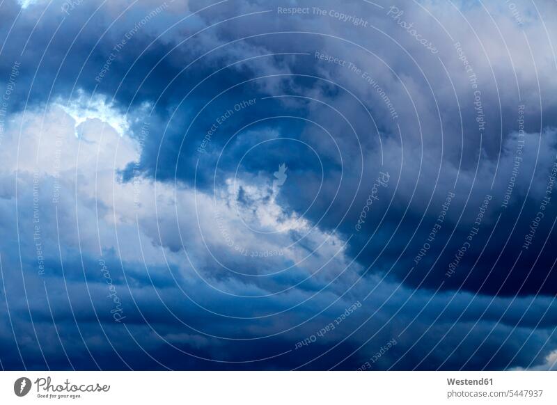 Gewitterwolken Schönheit der Natur Schoenheit der Natur Ausschnitt Teil Teilansicht Teilabschnitt Anschnitt Teil von Detail Niemand Formatfüllend bildfuellend