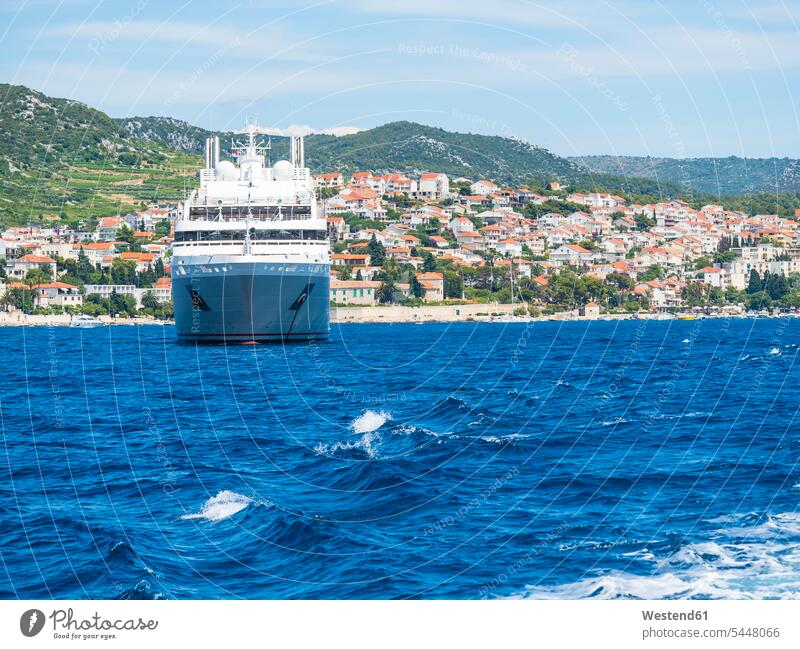 Kroatien, Adriaküste, Dalmatien, Murvica, Kreuzfahrtschiff Küste Küstenlandschaft Tag am Tag Tageslichtaufnahme tagsueber Tagesaufnahmen Tageslichtaufnahmen