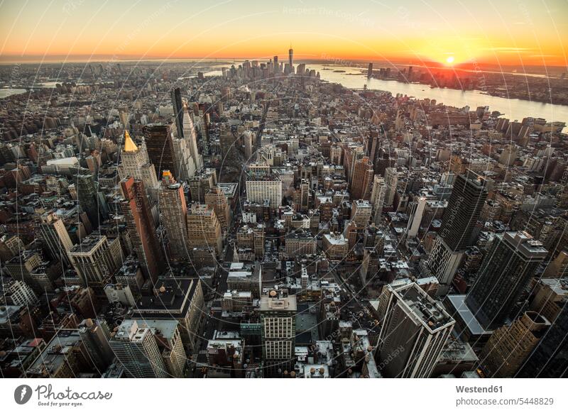 USA, New York City, Stadtbild in der Dämmerung Aussicht Ausblick Ansicht Überblick Niemand Stadtansicht Urban Stadtbilder Stadtansichten Stadtlandschaften