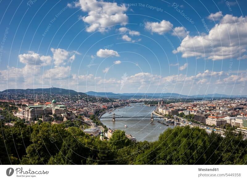 Ungarn, Budapest, Stadtbild von oben Donau Brücke Bruecken Brücken Verbindung verbunden verbinden Anschluss Tag am Tag Tageslichtaufnahme tagsueber