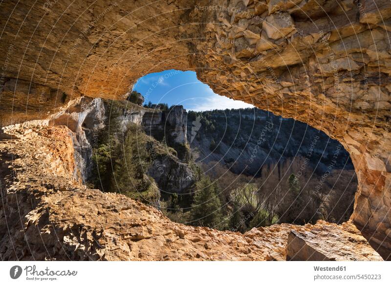 Spanien, Soria, Naturpark Canon del Rio Lobos, natürliches Loch im Felsen Felsformation Felsengruppe Gesteinsformation Felsbogen Felsbögen Felsboegen