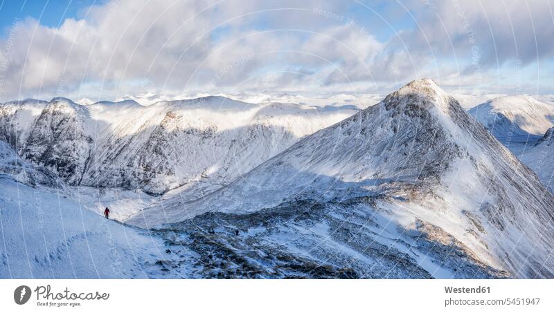 Großbritannien, Schottland, Glencoe, Aonach Dubh Landschaftsaufnahme Landschaftsfotografie Aussicht Ausblick Ansicht Überblick kalt Kälte bewölkt Bewölkung