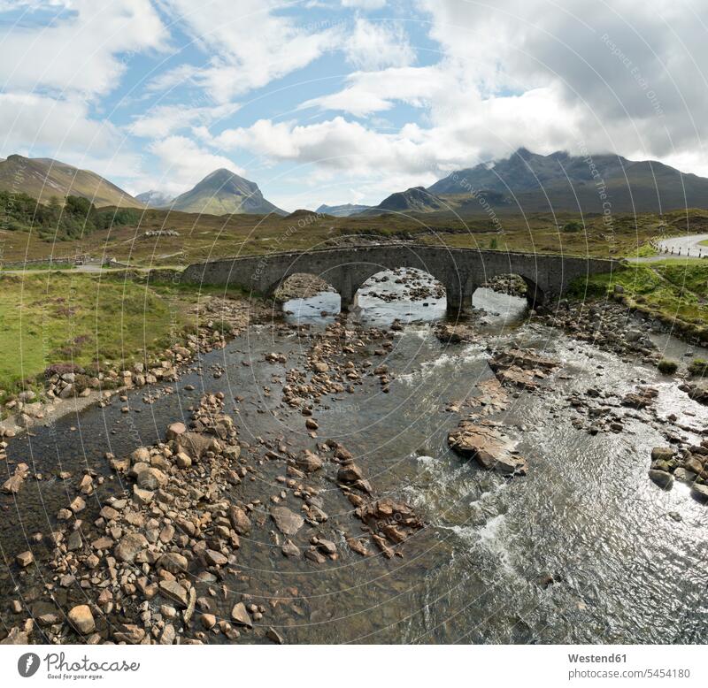 UK, Schottland, Isle of Skye, Sligachan, Brücke Stimmung stimmungsvoll Aussicht Ausblick Ansicht Überblick bewölkt Bewölkung Wolke bedeckt Wolken Bewoelkung