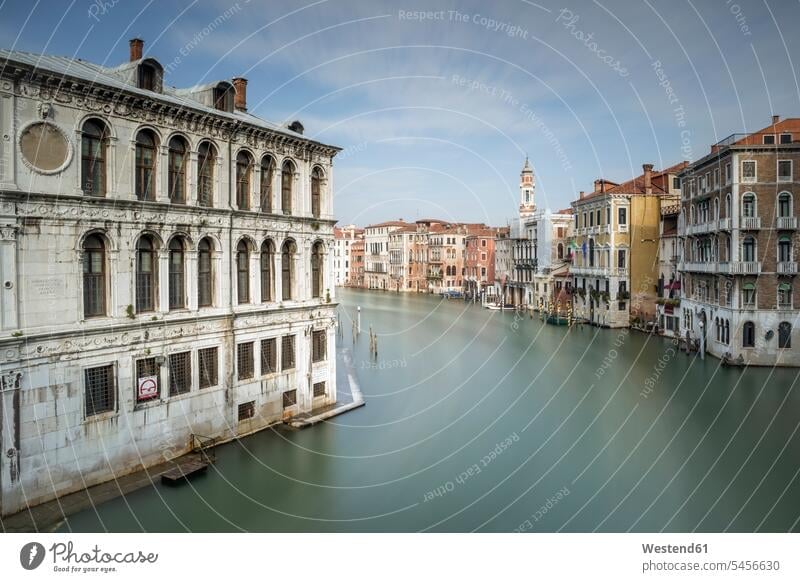 Italien, Venedig, Stadtbild mit Canal Grande Stimmung stimmungsvoll Aussicht Ausblick Ansicht Überblick Außenaufnahme draußen im Freien Architektur Baukunst