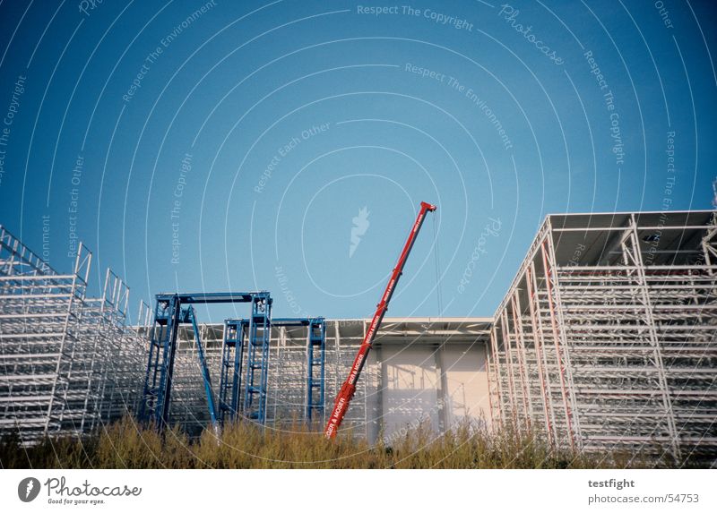 baustelle Baustelle Kran Gebäude Industriefotografie Stadt Himmel Sommer bauen Baugerüst Lagerhalle crane build building Sonne blau Schönes Wetter sky sun