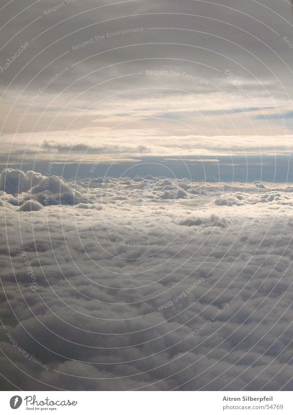 The Sky's wide Wolken Flugzeug über den Wolken Himmel gewaltig Luftverkehr andere welt Wetter