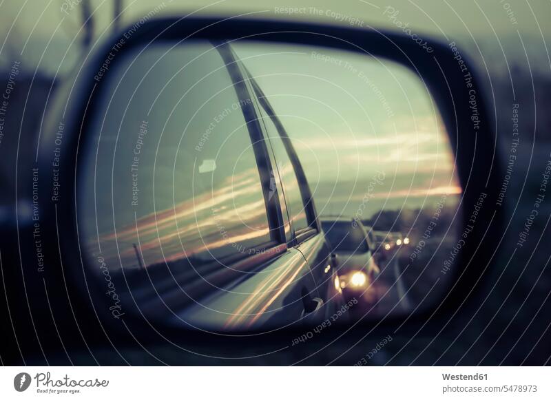 Deutschland, Mecklenburg-Vorpommern, Rügen, Spiegelung von Autos im  Außenspiegel - ein lizenzfreies Stock Foto von Photocase
