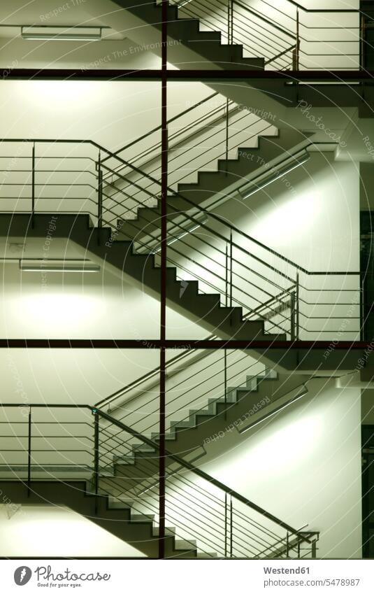 Deutschland, München, Brogebude, Treppenhaus Schlichtheit Einfachhheit einfach Abwesenheit abwesend menschenleer Treppenhäuser Treppenhaeuser Treppenaufgang