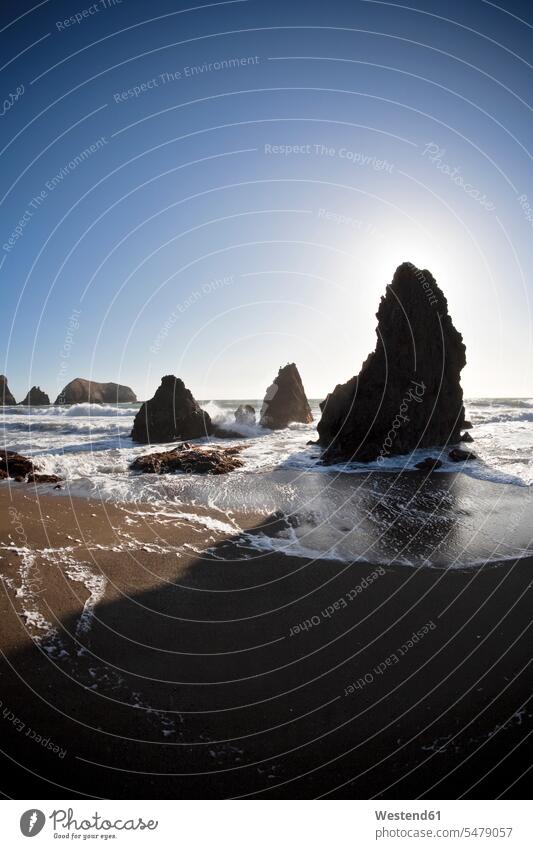 USA, Kalifornien, San Francisco, Küstenfelsformationen der Marin Headlands bei Sonnenuntergang Außenaufnahme außen draußen im Freien Sonnenuntergänge Stimmung