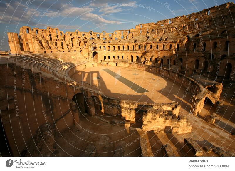 Tunesien, Kolosseum in El Djem historisch historisches geschichtlich römisch Amphitheater Kulturdenkmal Tag am Tag Tageslichtaufnahme tagsueber Tagesaufnahmen