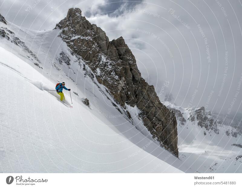 Frankreich, Queyras, Naturpark, Skifahren abseits der Piste Europäer Kaukasier Europäisch kaukasisch Aktivität Aktivitaet aktiv Tag am Tag Tageslichtaufnahme