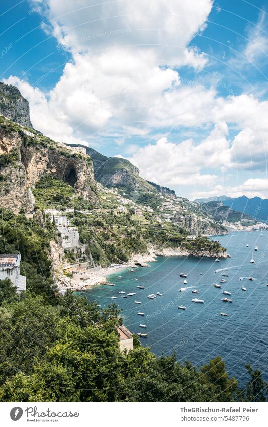 Amalfiküste - Bucht mit Schiff im Meer Positano Italien Küste Sommer Landschaft Natur Tourismus Ferien & Urlaub & Reisen Wasser Häuser küsten Bäume Klippe