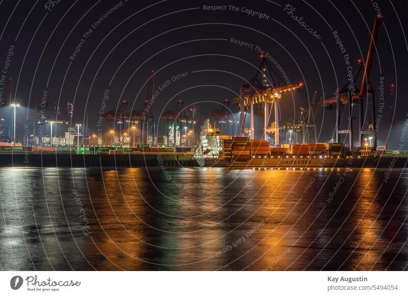 Maritime Stimmung Landschaft Schifffahrt Küste Außenaufnahme Farbfoto Natur Hafen Wasser Hafenstadt Hamburger Hafen Elbe Sehenswürdigkeit Wahrzeichen