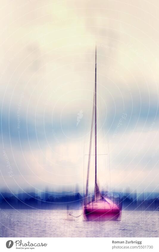 Rotes Segelboot im Abendlicht Segelboote Hafen Segelschiff Segeln Segelurlaub Segeltörn Ferien & Urlaub & Reisen Seegelboote Außenaufnahme Wasser Freiheit
