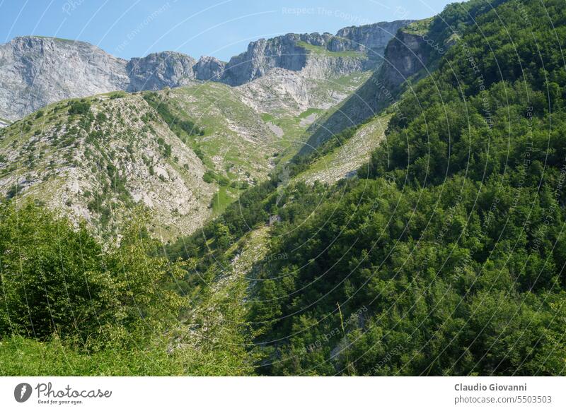 Landschaft entlang der Straße von Arni, von Garfagnana nach Alpi Apuane Castelnuovo di Garfagnana Europa Italien Lucca Toskana Farbe Tag Berge u. Gebirge Natur