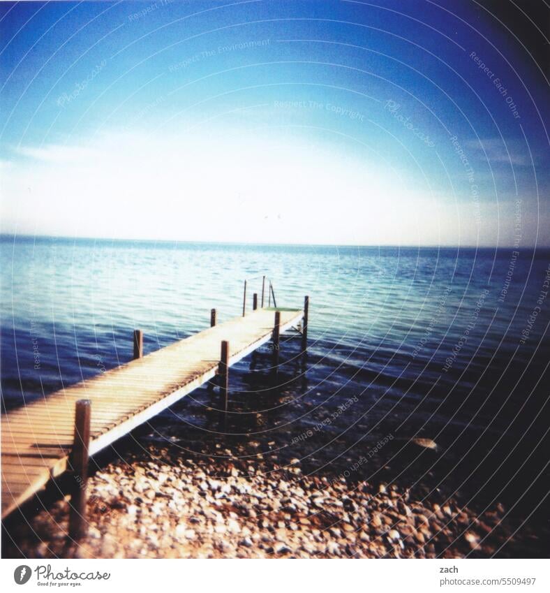 Tschüss Photocase, am Horizont ist Licht analog Dia Holga Lomografie Scan Cross Processing cross Himmel Meer Ostsee Steg Küste Strand