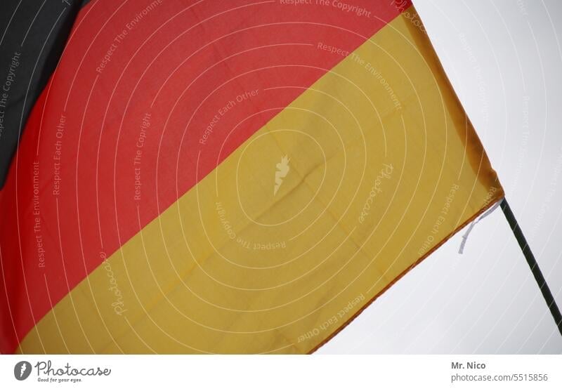 typisch deutsch | schwarz rot gold Deutsche Flagge gelb Deutschland Patriotismus Deutschlandfahne Fahne Nationalflagge Deutschlandflagge Politik & Staat
