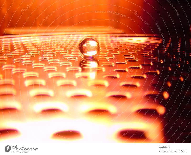 Murmel im roten Neonschein °2 Licht braun Lichtspiel Fototechnik Kugel Reaktionen u. Effekte orange Lichterscheinung