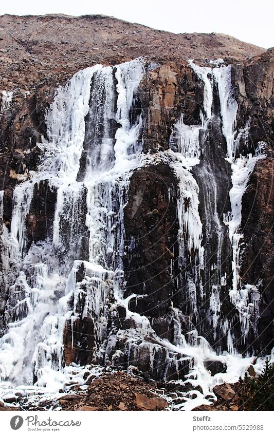 Wasserfall Gufufoss auf Island Ostisland Islandreise frierend isländisch Kälte Eis Wasserfallausschnitt isländische Wasserfälle frostig gefroren Frost Eisformen