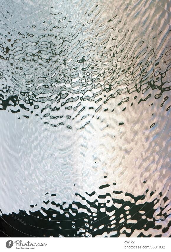 Krause Gedanken Wasseroberfläche Außenaufnahme kräuseln Kontrast Wellen Lichtspiel Bewegung Reflexion & Spiegelung nass Wasserspiegelung Kräuseln im Wasser