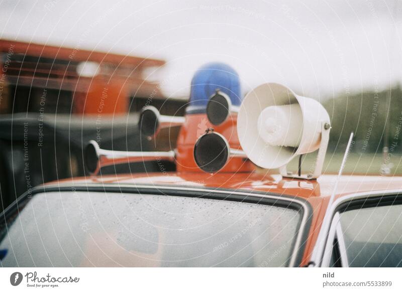Martinshorn – Classic Cars – Oldtimer classic car Oldtimertreffen PKW Fahrzeug retro Nostalgie Detailaufnahme Benzin Autofahren Farbfoto Stil Analogfoto Kodak